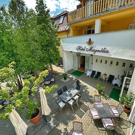 Hotel Magnolia Balatonszepezd Buitenkant foto