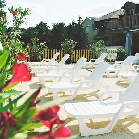 Hotel Magnolia Balatonszepezd Buitenkant foto