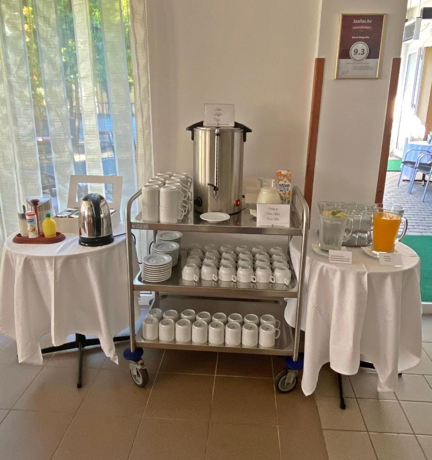 Hotel Magnolia Balatonszepezd Buitenkant foto