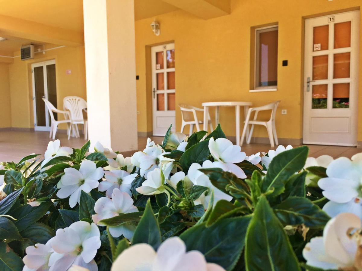 Hotel Magnolia Balatonszepezd Buitenkant foto