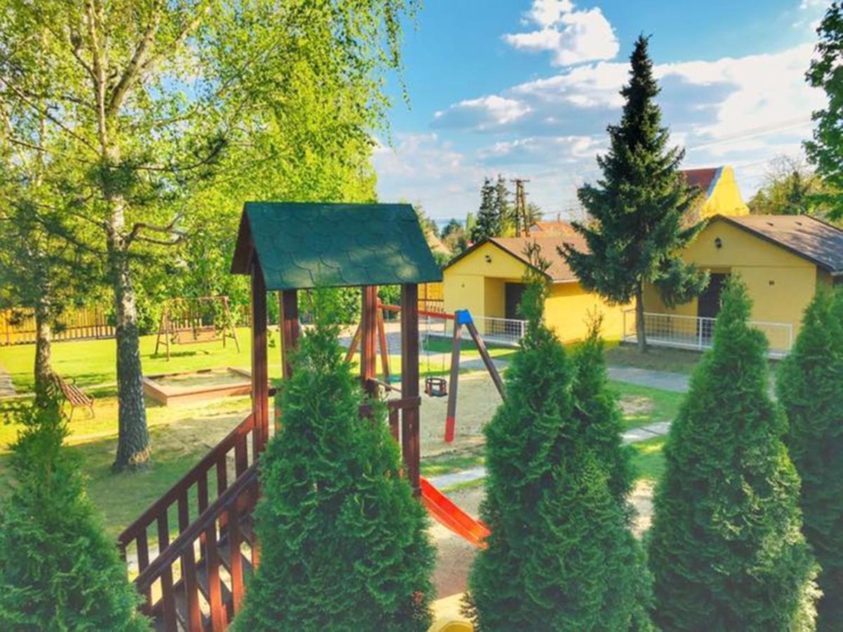 Hotel Magnolia Balatonszepezd Buitenkant foto