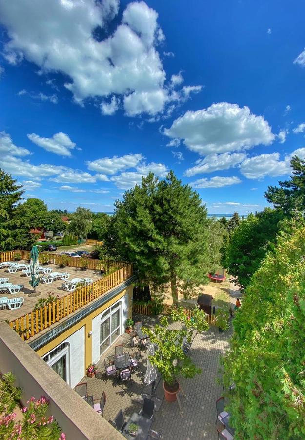 Hotel Magnolia Balatonszepezd Buitenkant foto