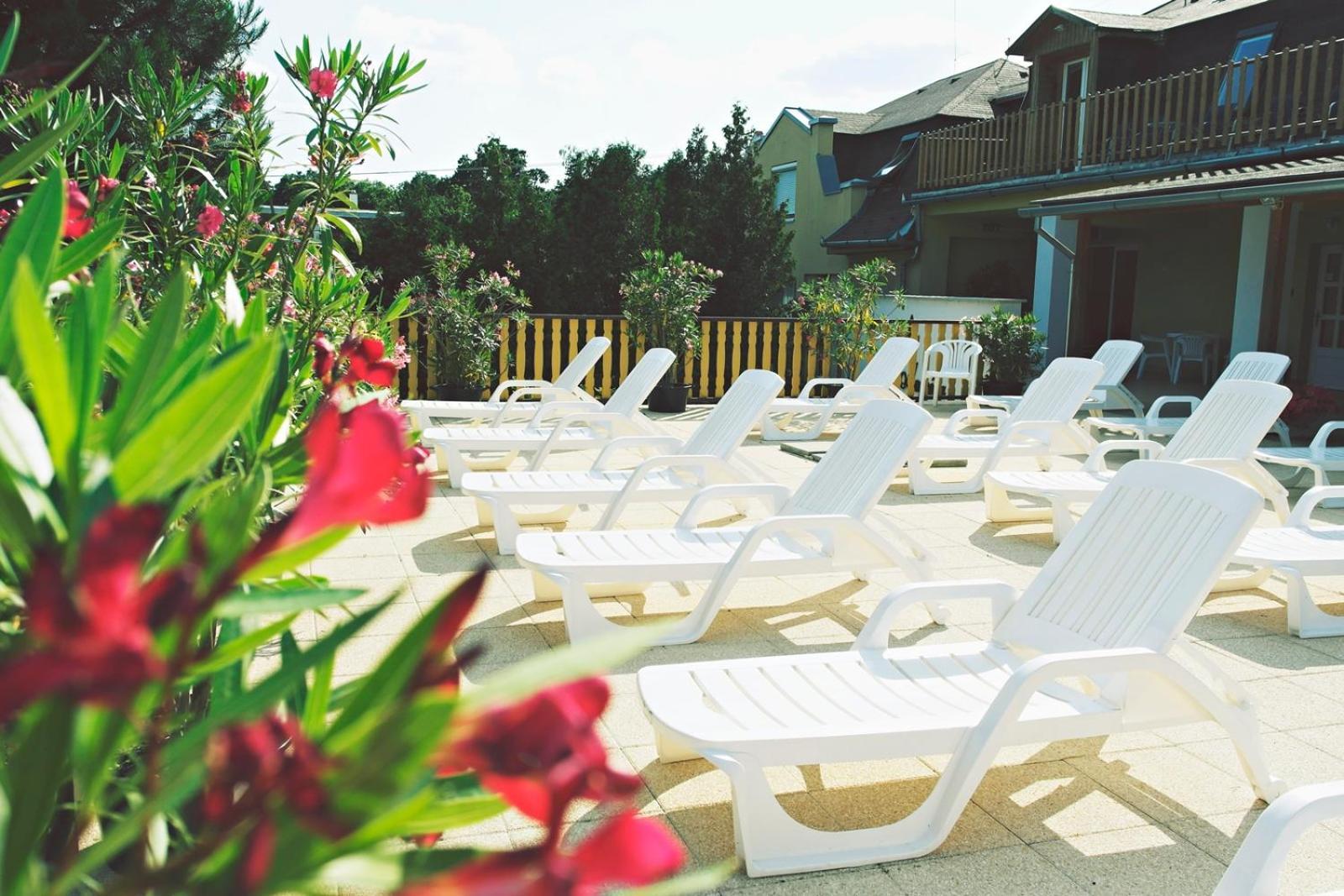 Hotel Magnolia Balatonszepezd Buitenkant foto
