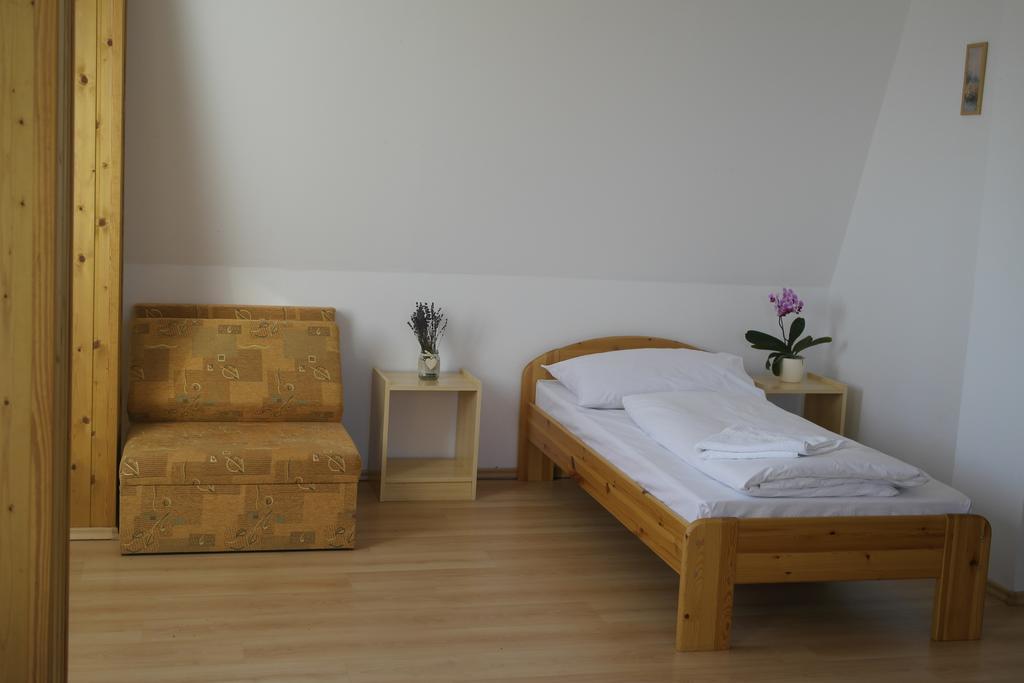 Hotel Magnolia Balatonszepezd Buitenkant foto