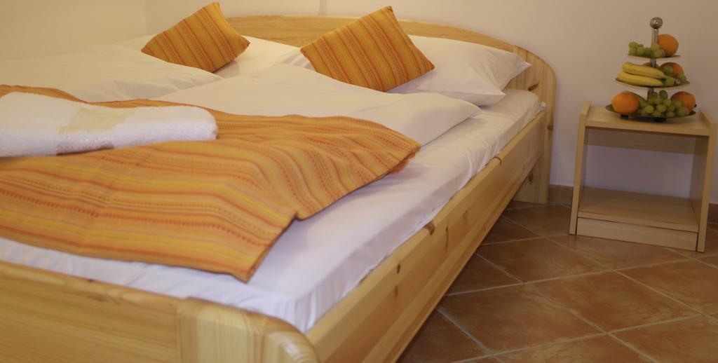 Hotel Magnolia Balatonszepezd Buitenkant foto