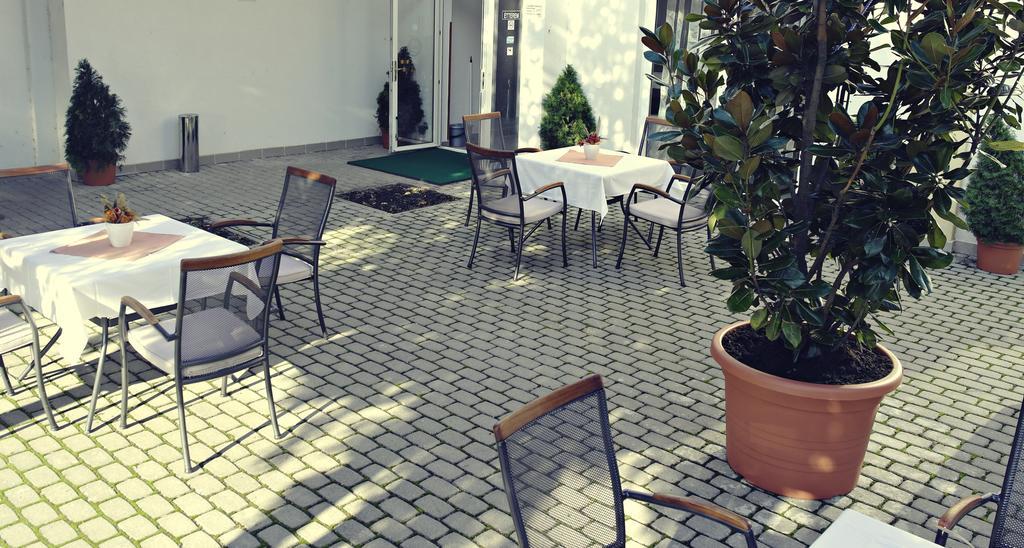 Hotel Magnolia Balatonszepezd Buitenkant foto