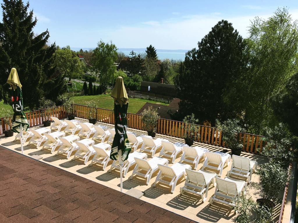 Hotel Magnolia Balatonszepezd Buitenkant foto