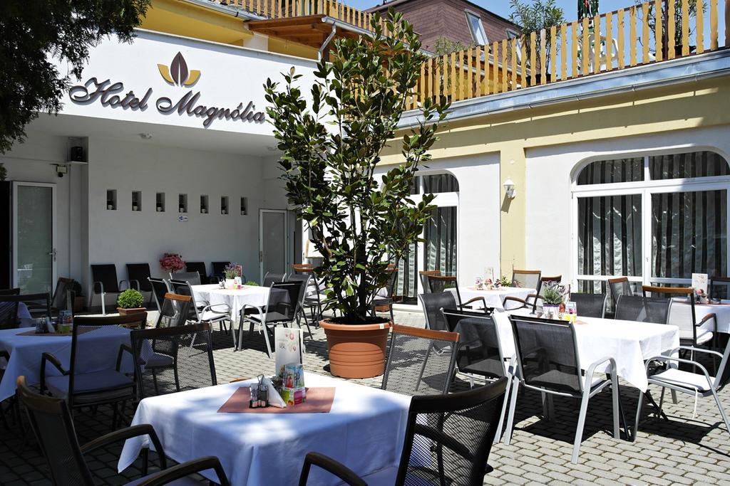Hotel Magnolia Balatonszepezd Buitenkant foto
