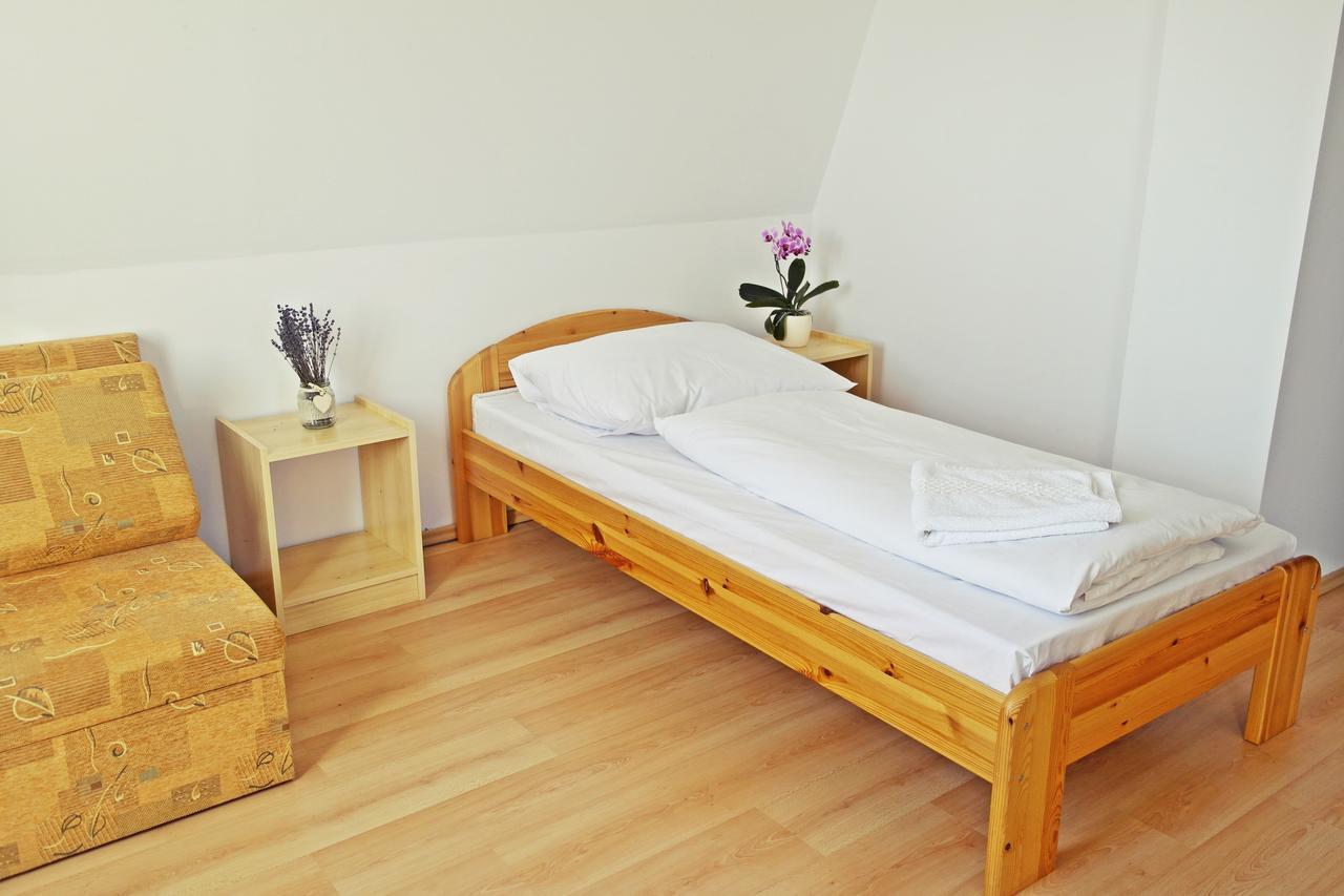 Hotel Magnolia Balatonszepezd Buitenkant foto