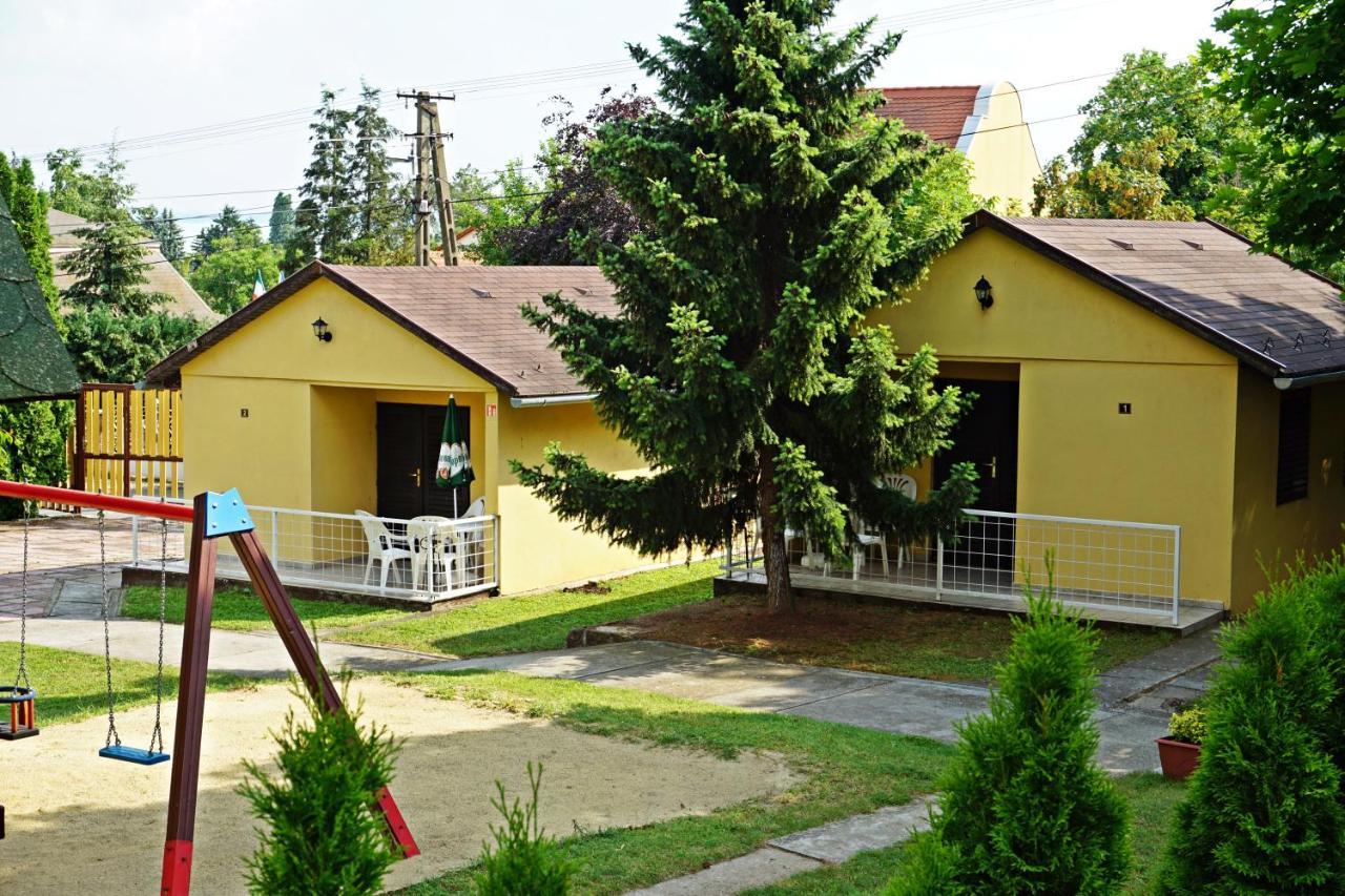 Hotel Magnolia Balatonszepezd Buitenkant foto
