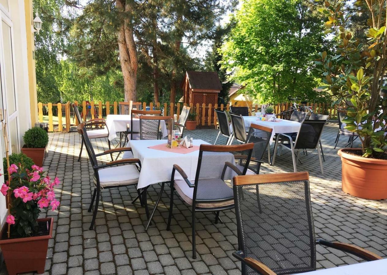 Hotel Magnolia Balatonszepezd Buitenkant foto