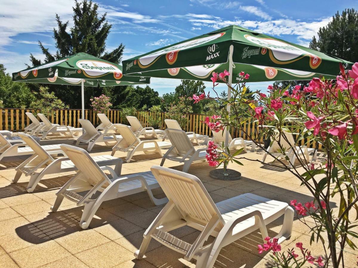 Hotel Magnolia Balatonszepezd Buitenkant foto