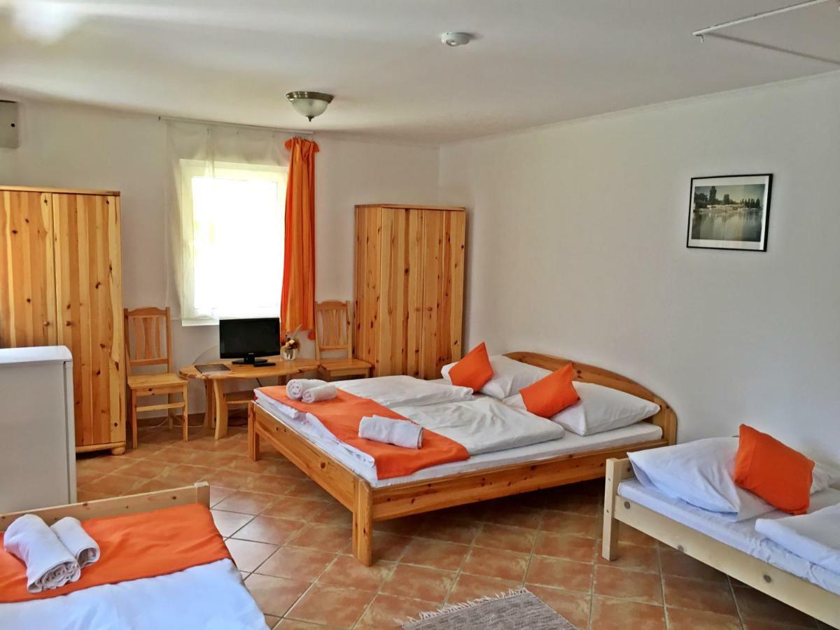 Hotel Magnolia Balatonszepezd Buitenkant foto