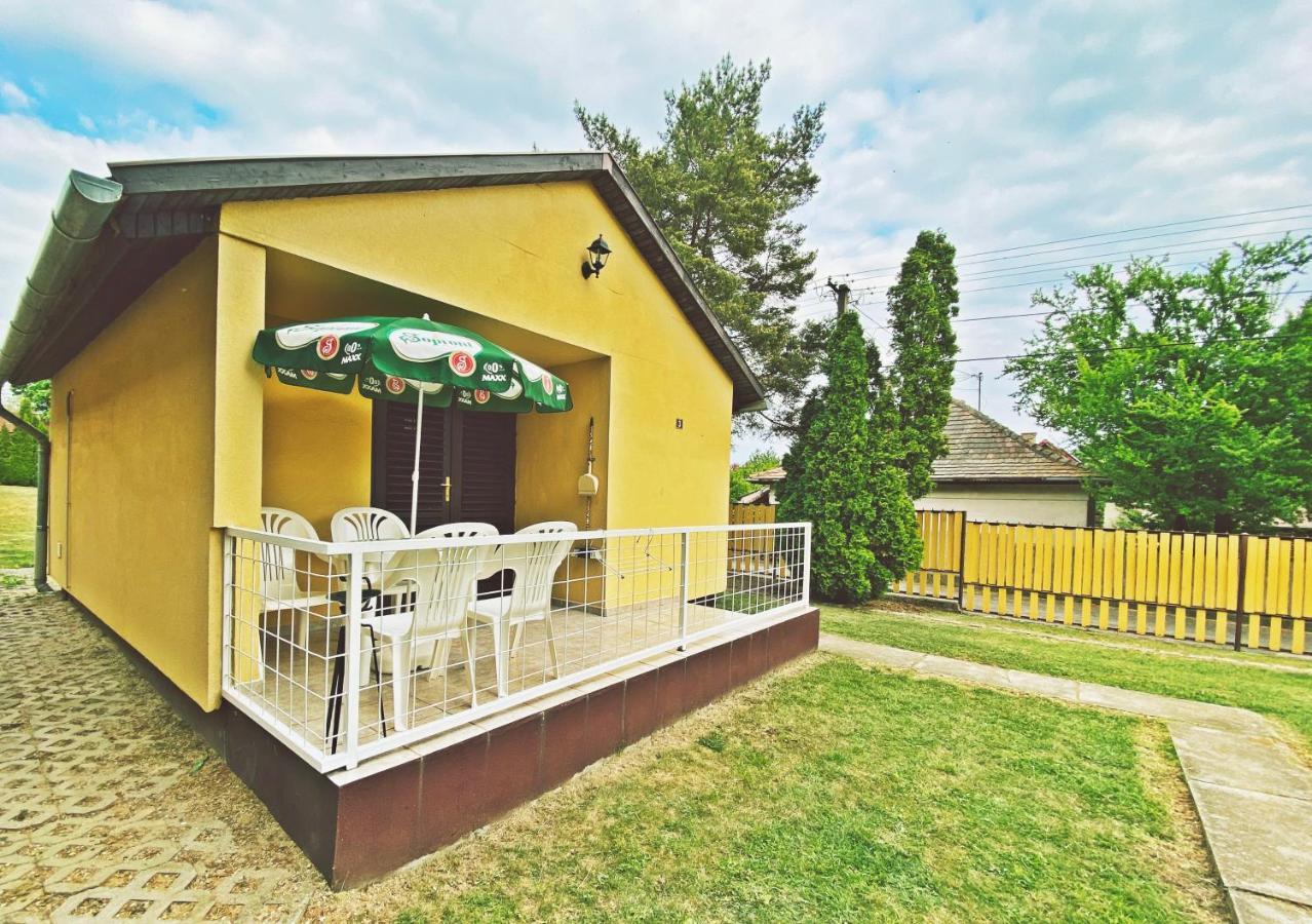 Hotel Magnolia Balatonszepezd Buitenkant foto