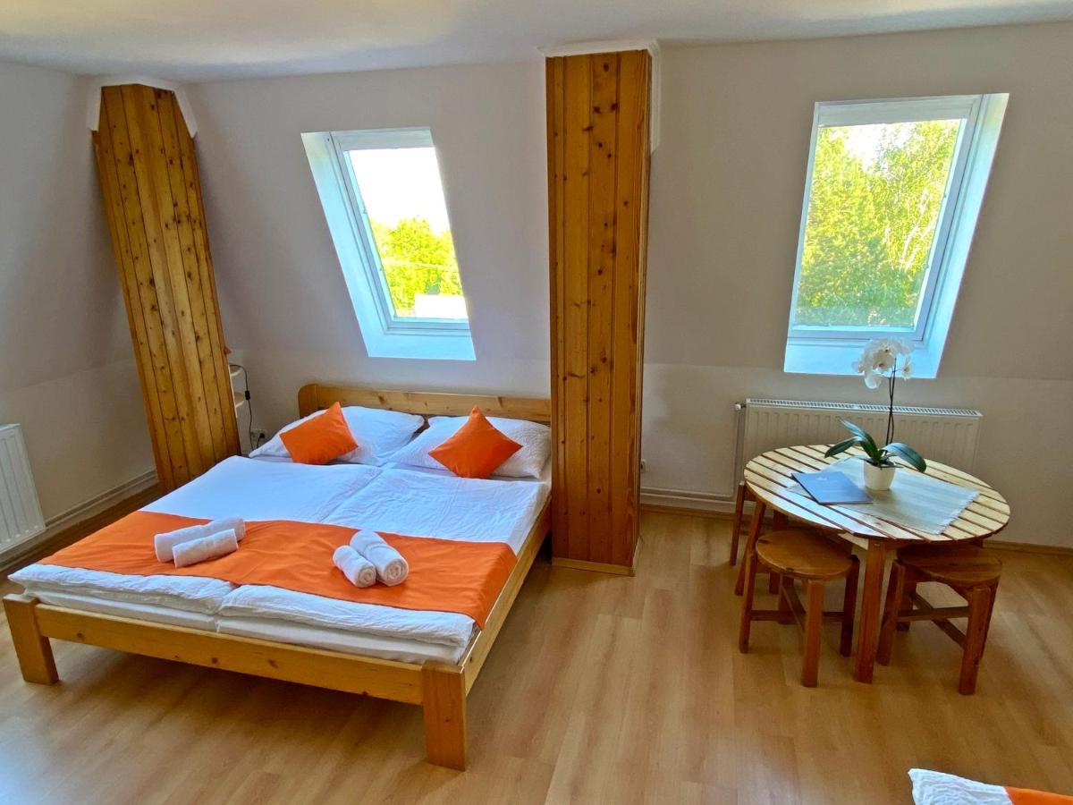 Hotel Magnolia Balatonszepezd Buitenkant foto