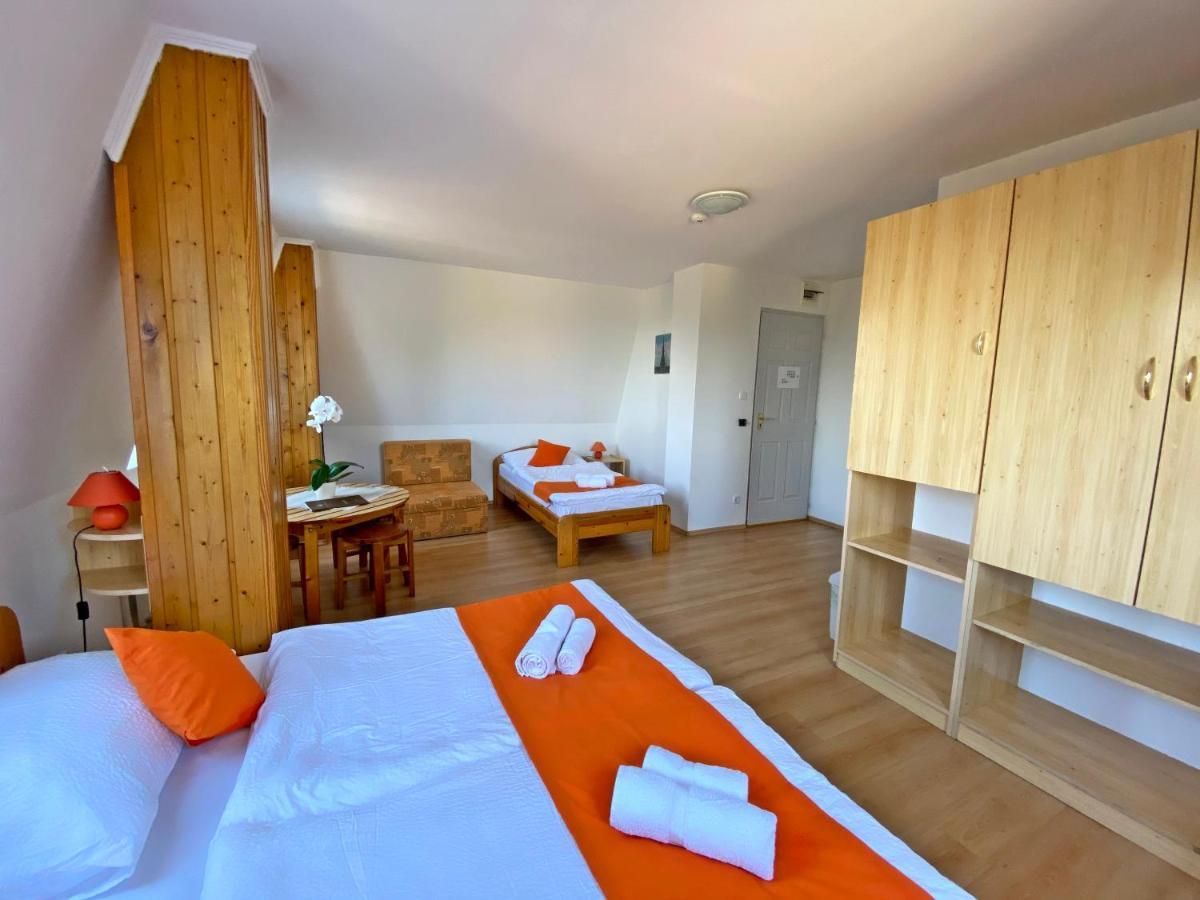 Hotel Magnolia Balatonszepezd Buitenkant foto