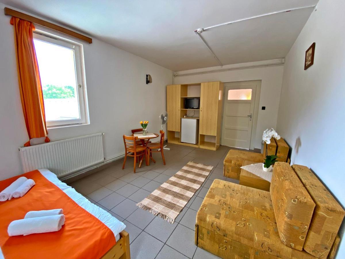 Hotel Magnolia Balatonszepezd Buitenkant foto
